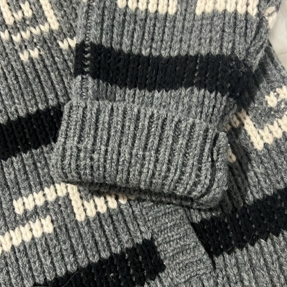 Pendleton Gray Patterned Sweater - Picture 4 of 6